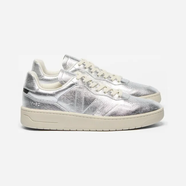 Veja V-90 met logodetail “Silver” (VD2021363)