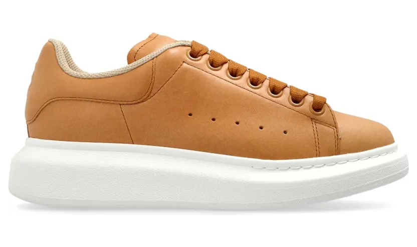 Alexander McQueen Oversized sneakers – Bruin (811362WHABB)