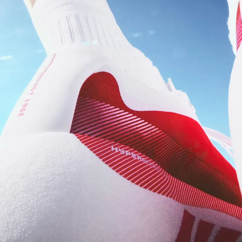 Adidas Hyperboost Edge Running Shoes Cloud White / Pure Ruby / Zero Metalic (KI1913)
