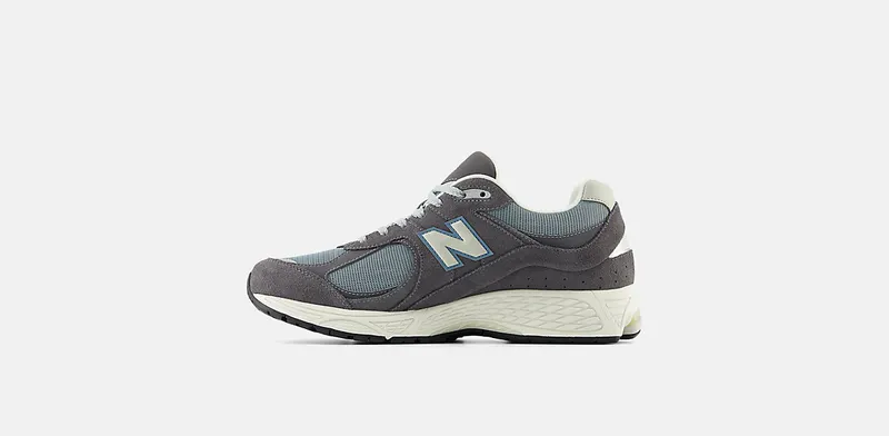 New Balance 2002R “Magnet” (M2002RFB)