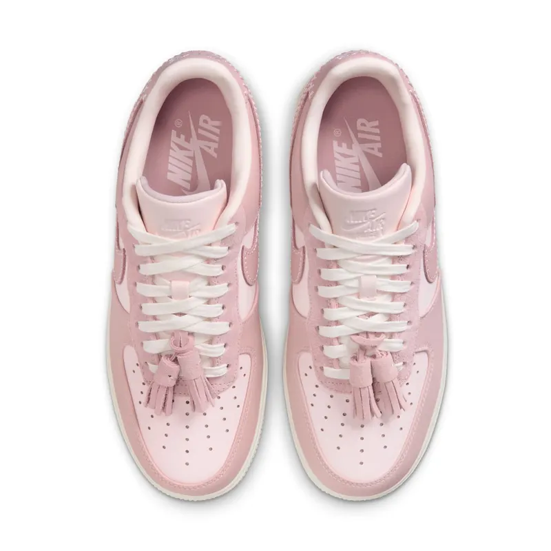 Nike Air Force 1 ’07 (pink oxford / sail) – IB4654-661