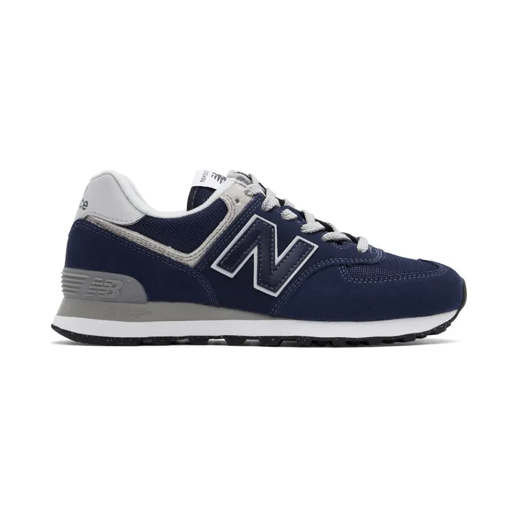 New Balance ML574 “Navy”: de veteraan die elke stad plat loopt