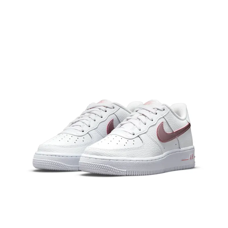 Nike Air Force 1 Older Kids’ White (CT3839-104)