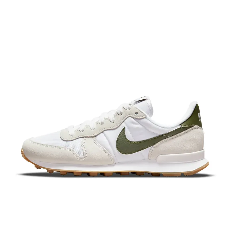 Nike Internationalist “White / Summit White / Gum Light Brown / Rough Green” (DN5064-100)