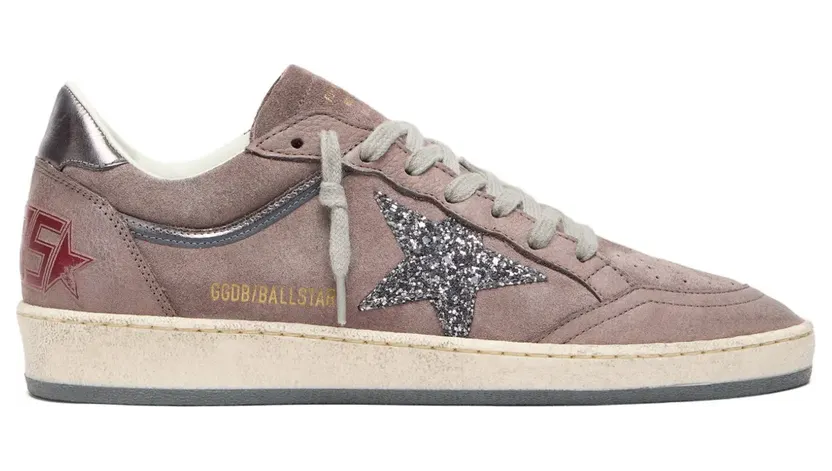 Golden Goose Ball Star aus lavendelfarbenem Wildleder mit silbernem Glitzerstern und Fersenlasche aus beschichtetem Leder Violett (GWF00746F007908)