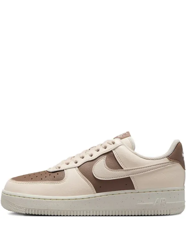 Nike with geperforeerd Swoosh-logo – Beige (IH0585)