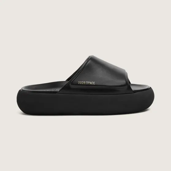 Golden Goose Space-Star Slip-Ons In Black Leather (GMF00567.F007813.90100)