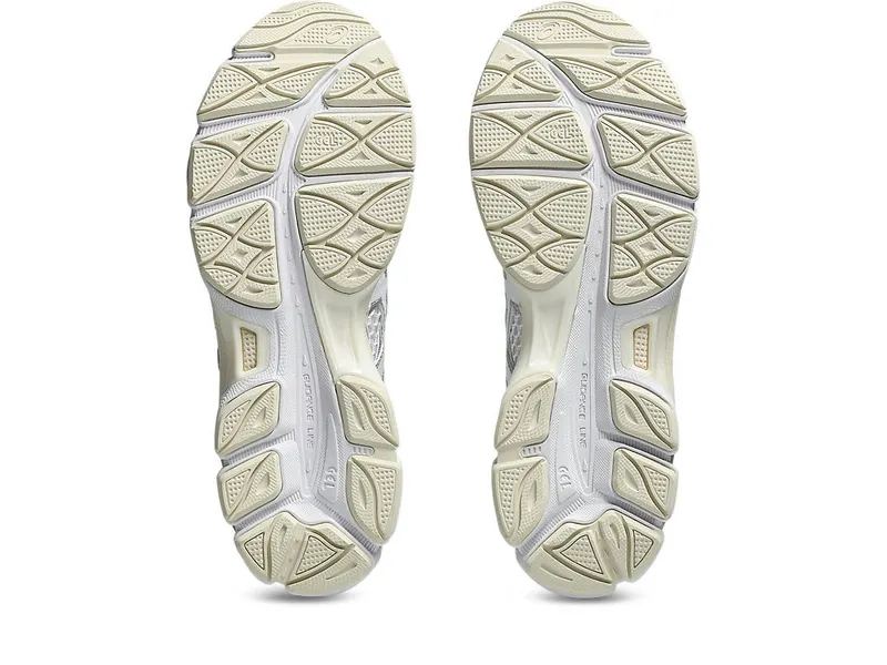 ASICS GEL-CUMULUS 16 “White / White” (1203A733-102)