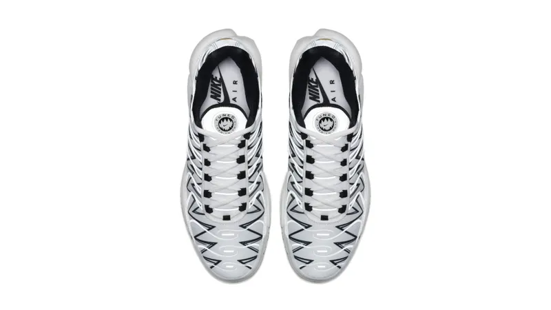 Nike Air Max Plus Shark (White) White/White-Black (AJ6311-100)