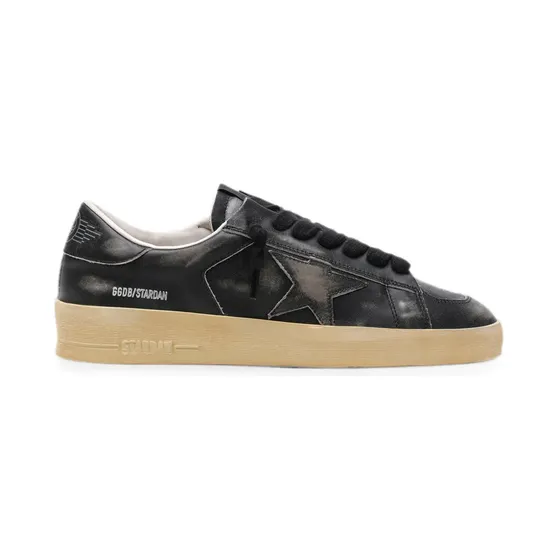 Golden Goose Stardan aus schwarzem Leder mit Stern und Fersenkappe aus schwarzem Leder (GMF00333F007960)