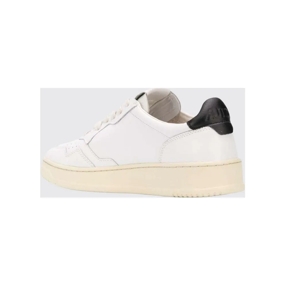 Autry Medalist Low Trainers in Smooth Calfskin with Perforated Toe Black 1 (AULMV102)