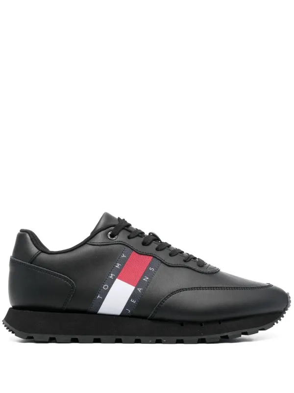 Tommy Jeans mit Logo-Patch – Black (EM0EM00898)