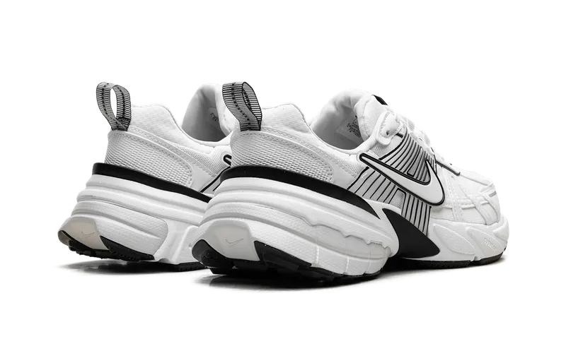 Nike V2K Run “White/White-Platinum Tint” (HF5342-100)