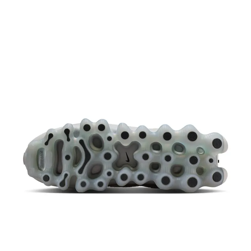 Nike Liquid Max – “Grey Fog / Platinum Tint / Pure Platinum / Dark Smoke Grey” (IQ7634-005)