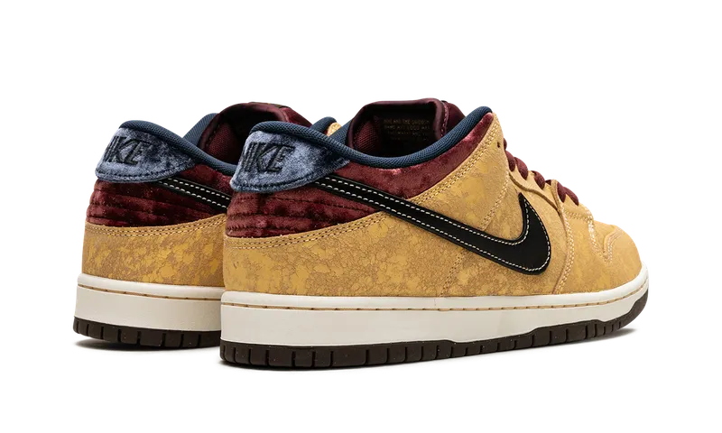 Nike SB Dunk “City Of Cinema” (FZ1278-200)