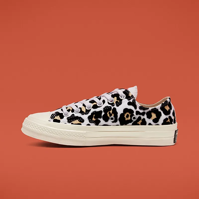 Converse Logo Play Chuck 70 Low Top (166749C)