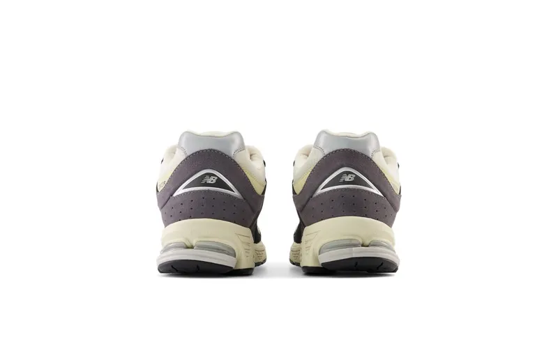 New Balance 2002R “Magnet Timberwolf” (M2002RSH)