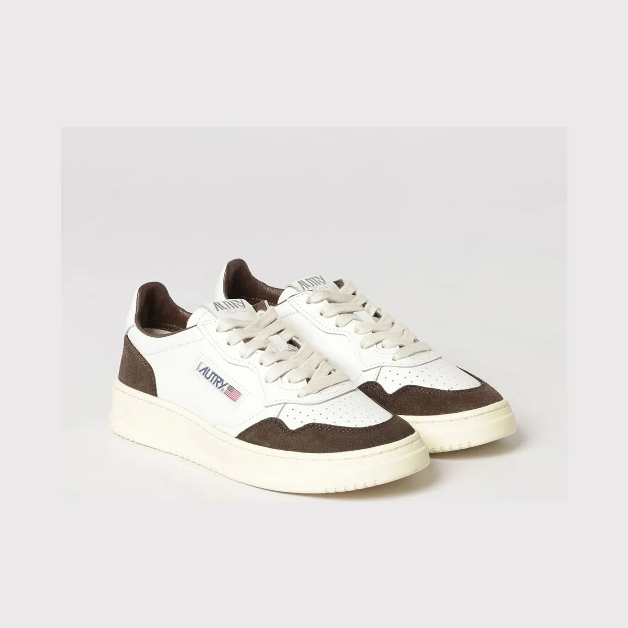 Autry Medalist Low Bicolor Leather Sneakers with Perforated Toe White 1 (AULWFT19)