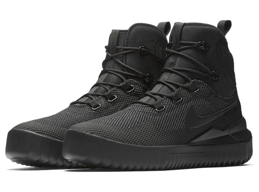 Nike Air Wild Mid Triple Black