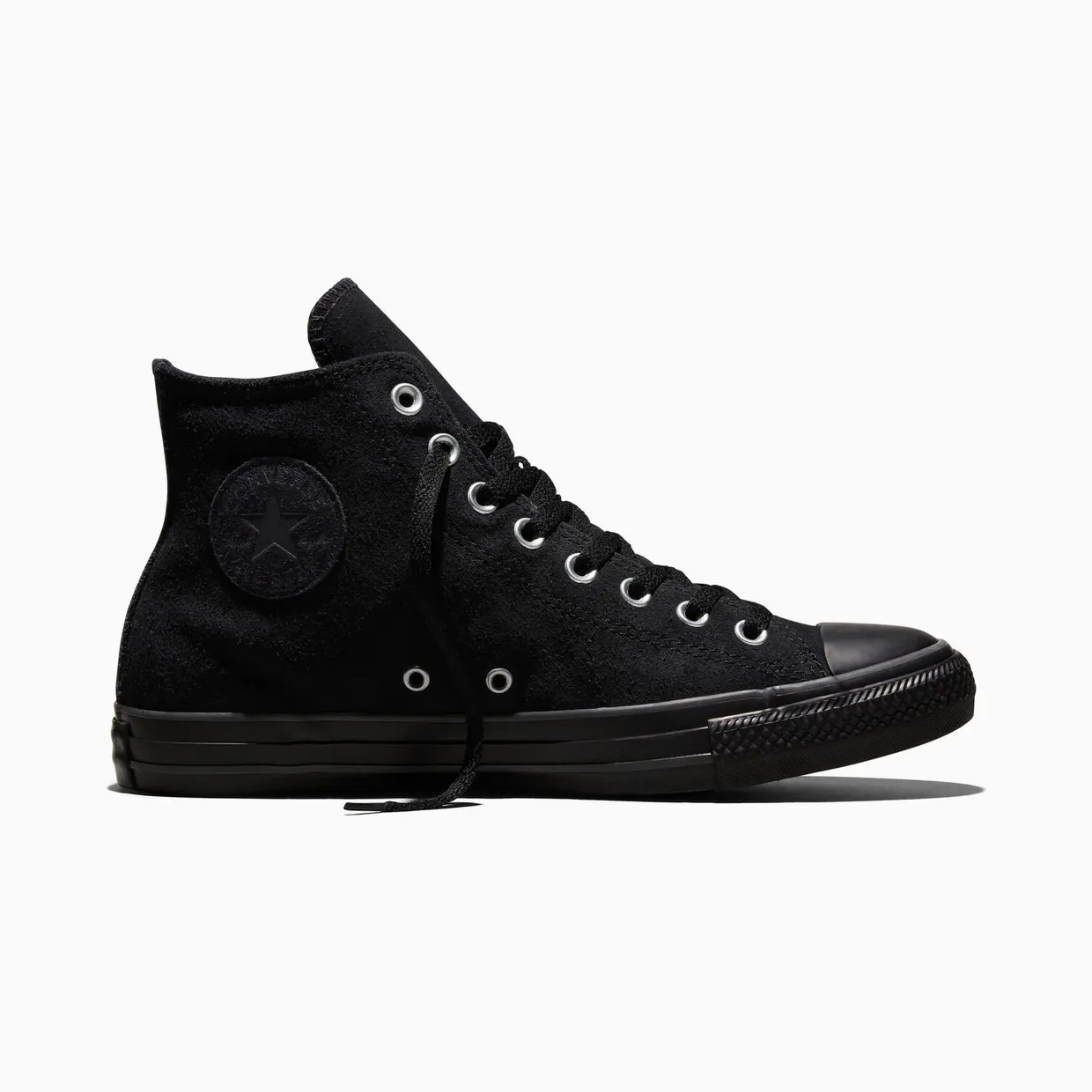 Shai’s zwarte Chuck 70 ‘Charm Black’ (A18994C) staat weer bij Converse — €80 bij de bron