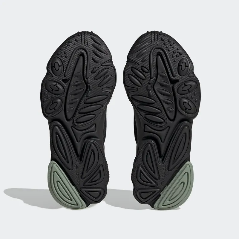 Adidas OZWEEGO Core Black / Core Black / Silver Metallic (HQ1631)