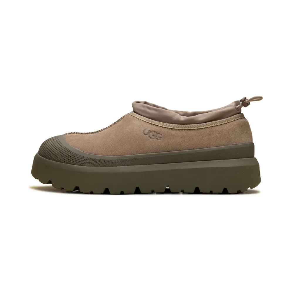 Ugg Tasman Weather Hybrid Slide “Dune Burnt Olive” (1144096-DNT)