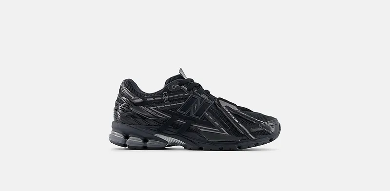 New Balance 1906A “Black”: drie tinten nacht