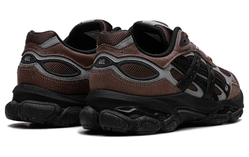 Asics Gel-NYC 2.0 “HAL Studios Mahogany”: collab-heat in diep bruin (2)