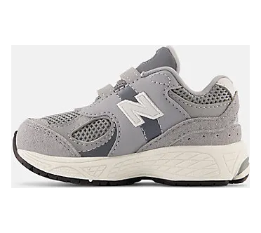 new-balance-sneaker IV2002ST