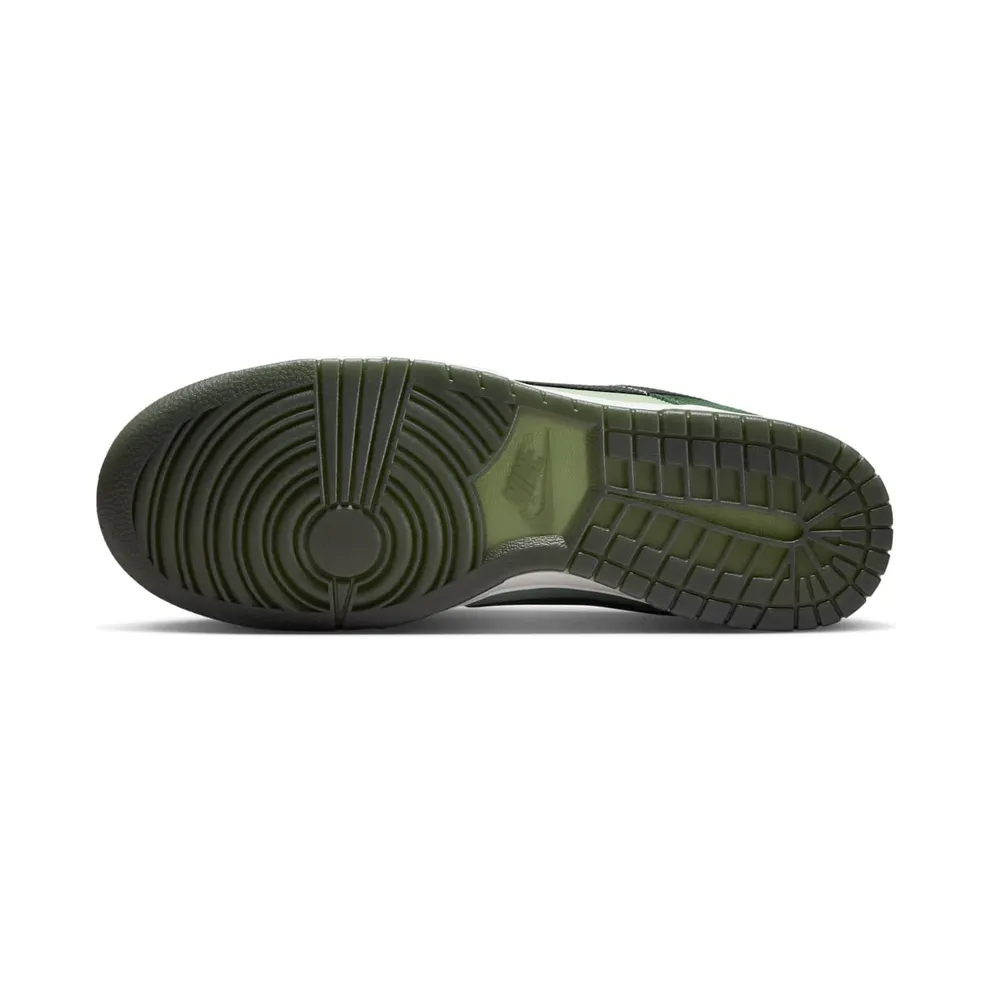Nike Dunk Low Retro SE “Jade Horizon / Fir” (IB6399-301)