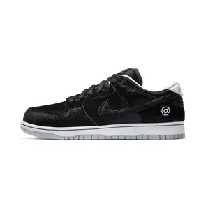 Nike SB Dunk Low x Medicom Toy BE@RBRICK “Black / White” (CZ5127-001)