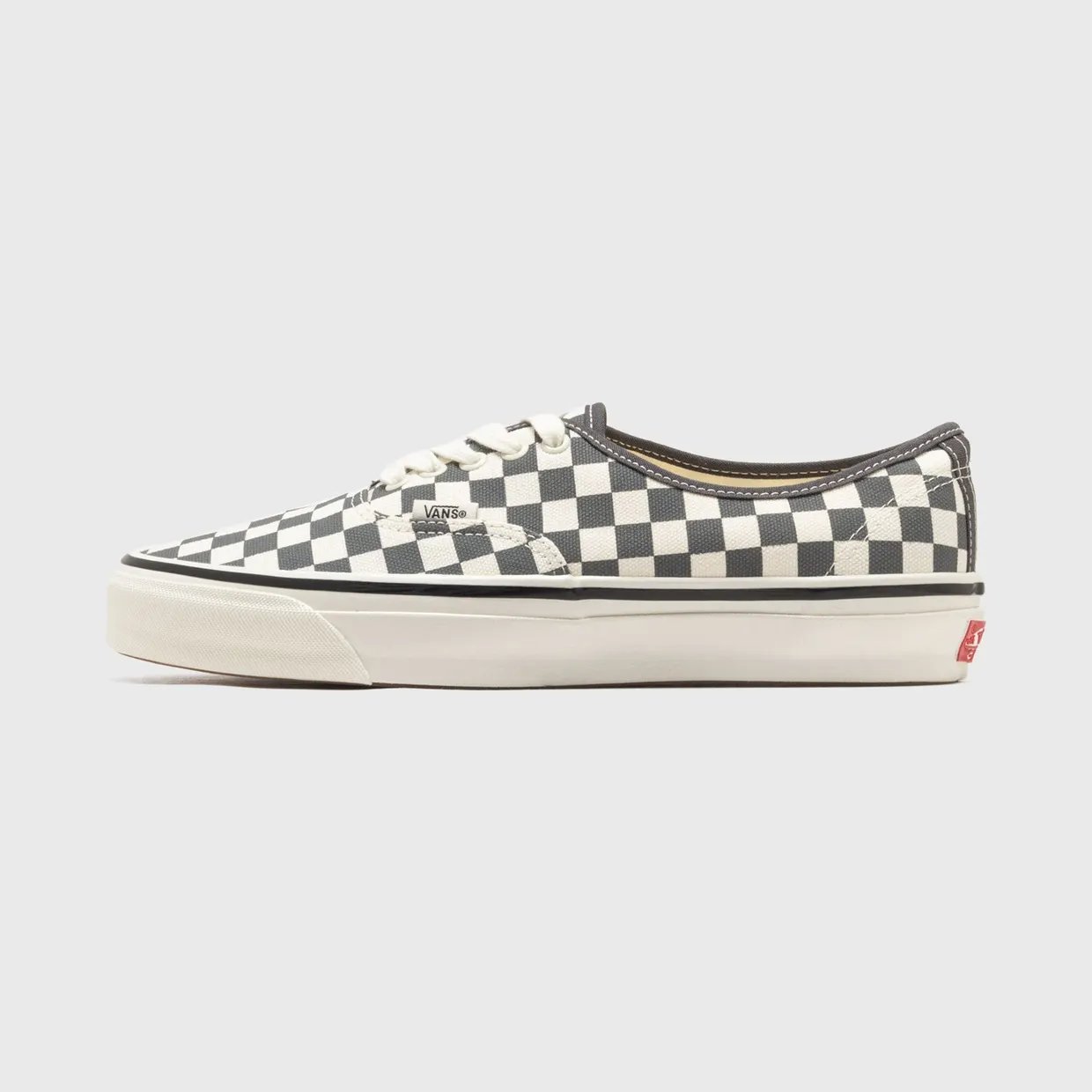 vans-checkerboard VN000EBNQIY1