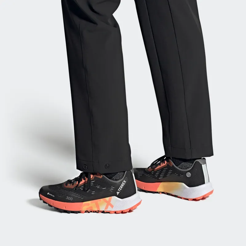 adidas Terrex Agravic Flow 2.0 GORE-TEX Trail Running Core Black / Core Black / Coral Fusion (HR1146)