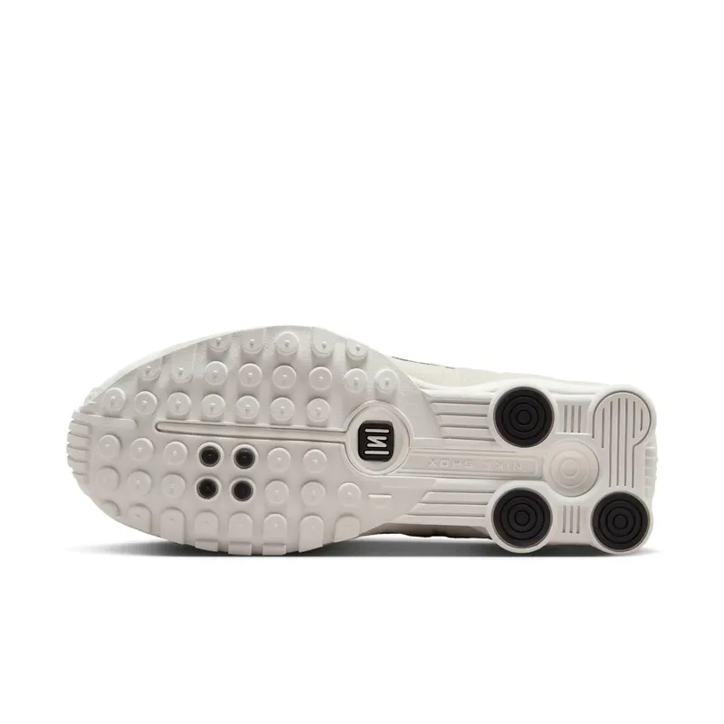 Nike Shox R4 “White Black Suede” (HQ7739-100)