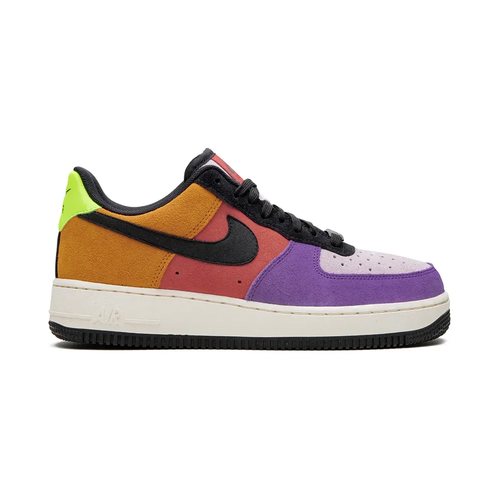 Nike ‘Air Force 1 ’07 LV8’ – Violett (CU1929)