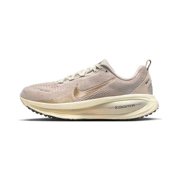 Nike Vomero 18 SE Cream Coconut Milk Metalic Gold Grain (IF4463-200)