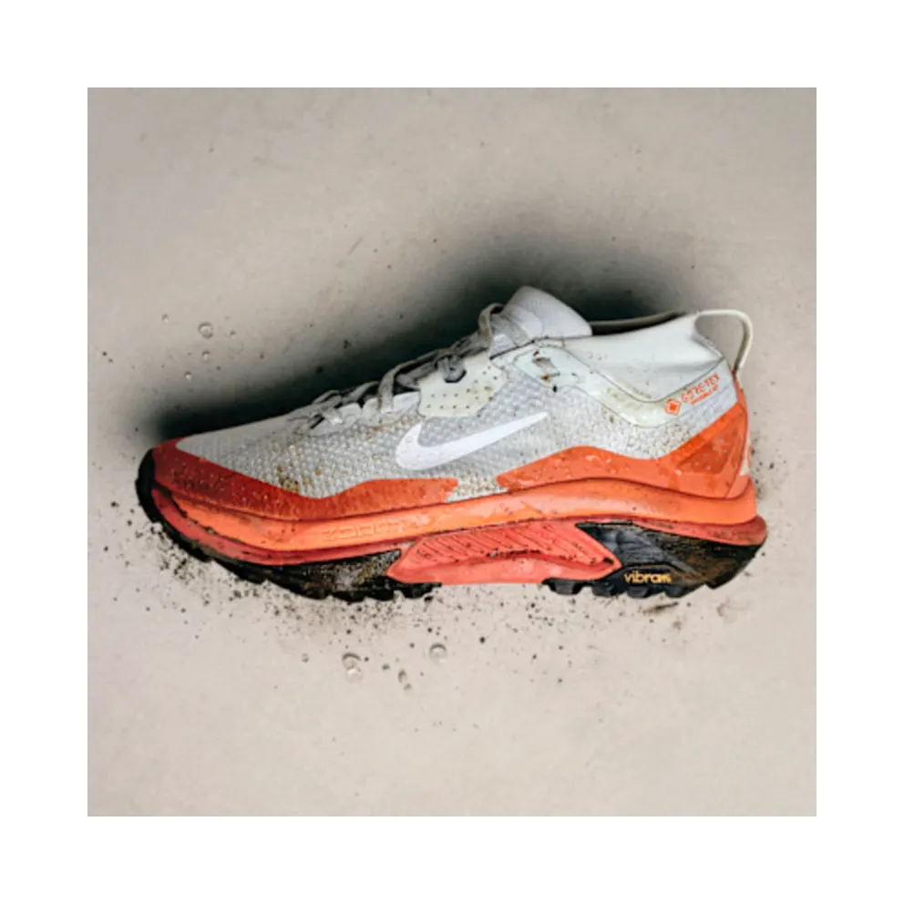 Nike ACG Zegama Trail GORE-TEX Waterproof Trail “Light Silver / Safety Orange / Black / Summit White” (IO7932-001)