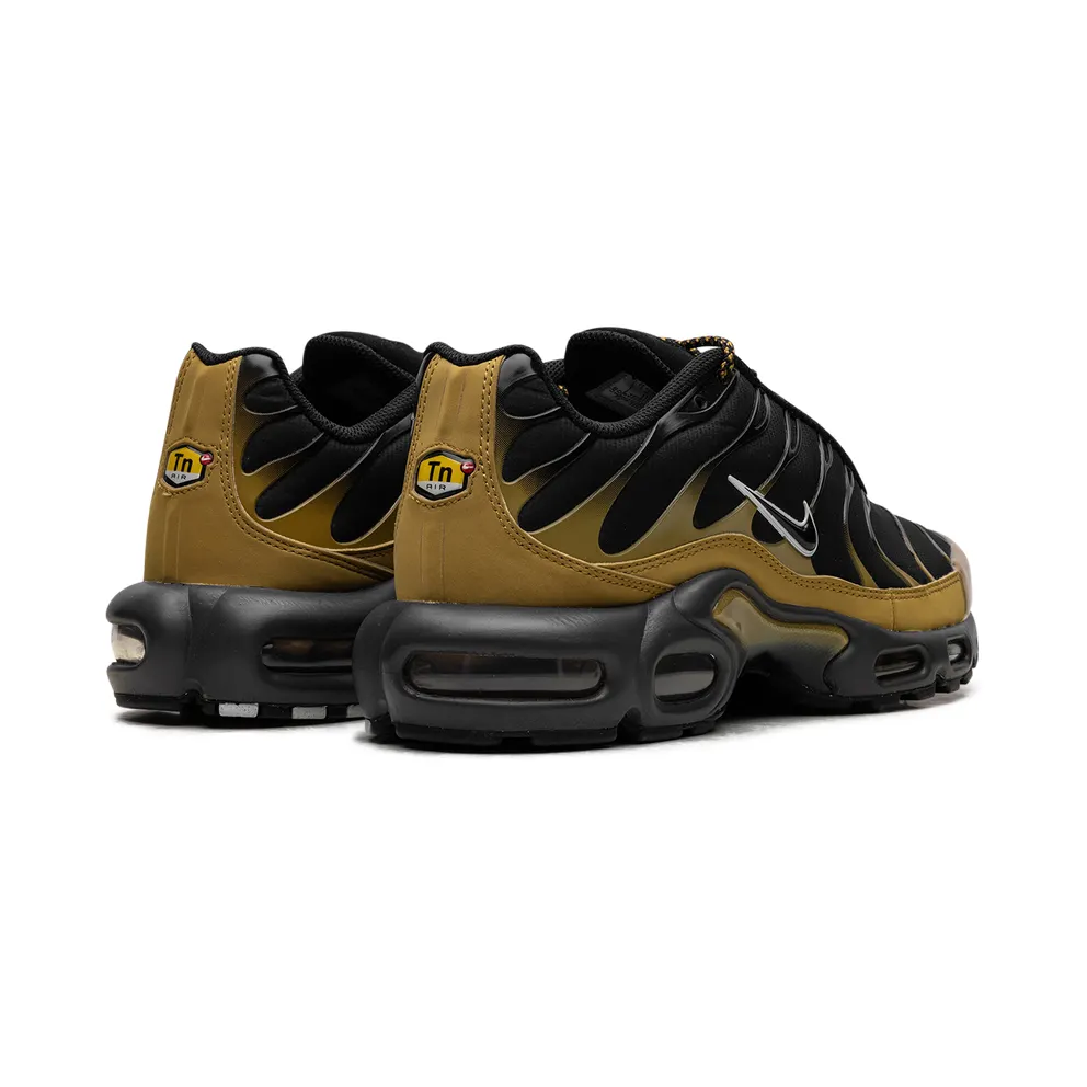 Nike AIR MAX PLUS “Black” (FB9722-700)
