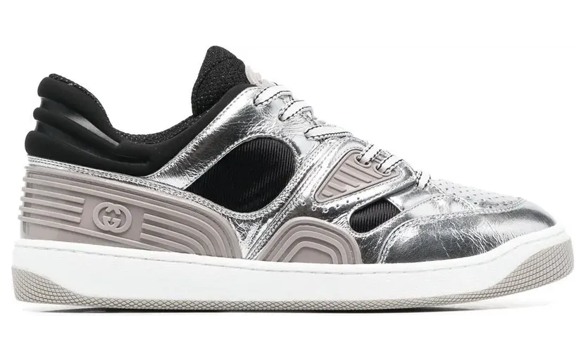 Gucci Basket Sneakers aus metallischem Leder – Grau (725905AABB8)