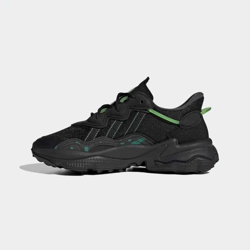Adidas OZWEEGO Core Black / Core Black / Solar Green (HQ1637)