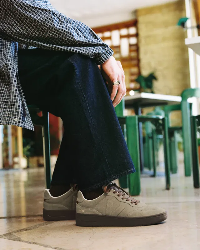 VEJA V-90 suède with taupe-adelaar – Beige (VD0321729)