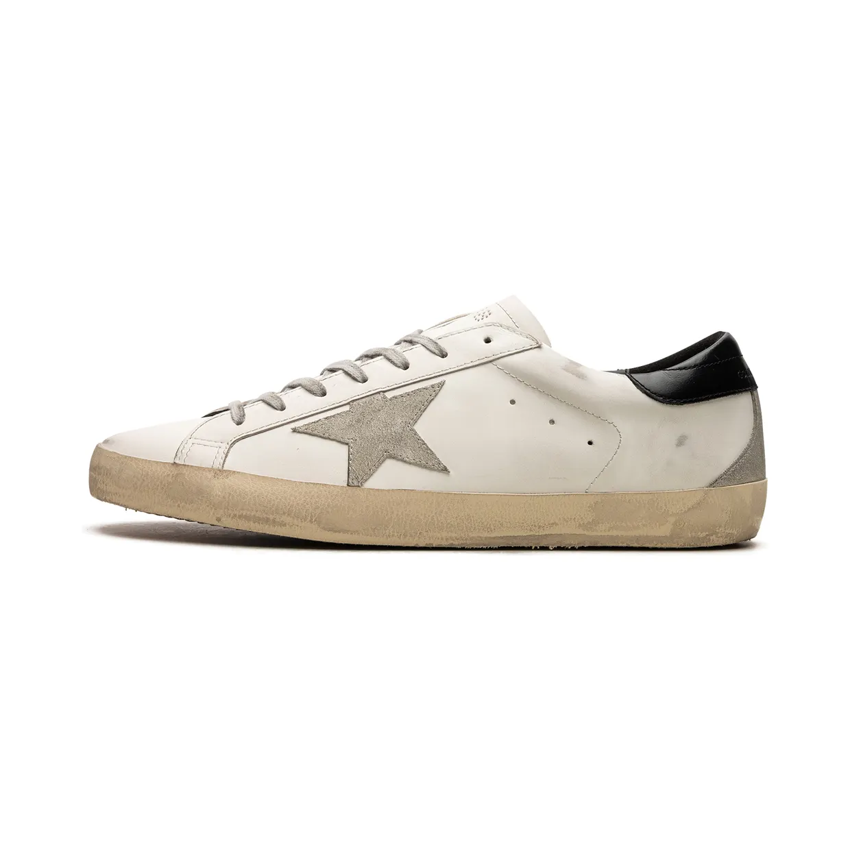 Golden Goose Super-Star mit schwarzer Fersenlasche und Metallnieten “White” (GMF00102F000318) (2)