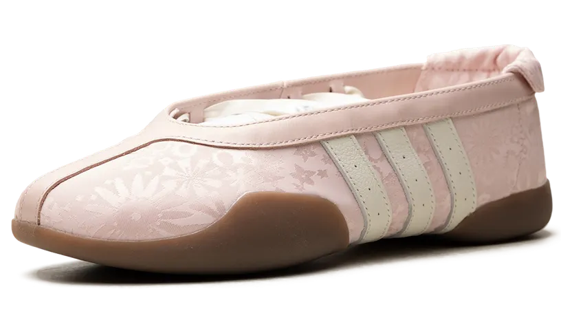 adidas Taekwondo Mei “Sandy Pink”: bloemenprint op een plat silhouet (3)