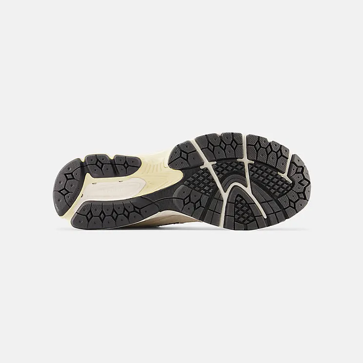 new-balance-2002r M2002RCC