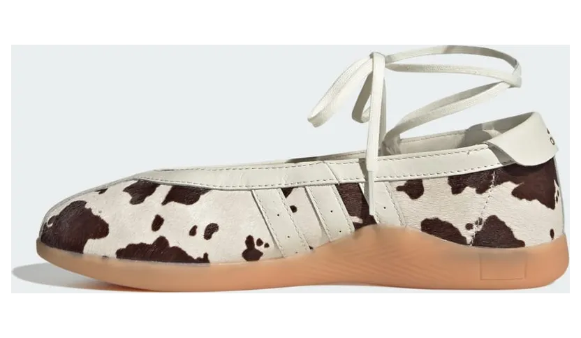 adidas Taekwondo Mei “Cow Print” (KJ0229) — koeienprint op een ballerina-silhouet