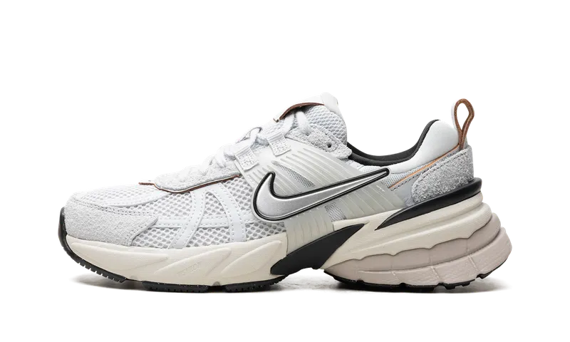 Nike V2K Run “Pure Platinum / Chrome” (FN6703-002)