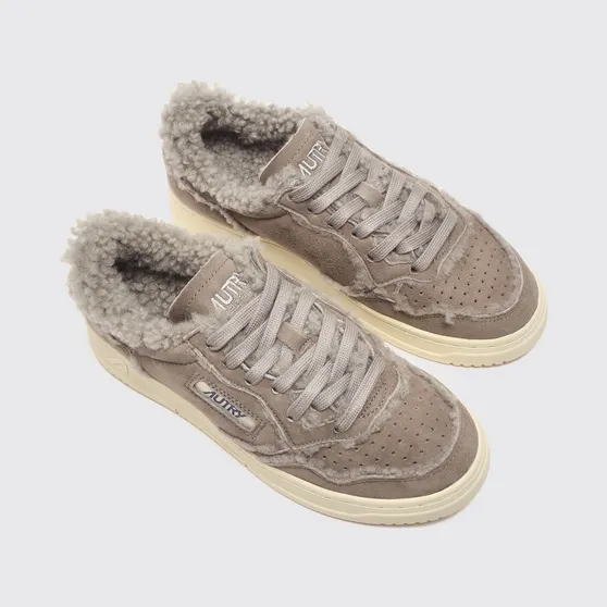 Autry Medalist Low Sneakers in Two-Tone Suede with a Perforated Toe Dove Grey (AULWGX02)