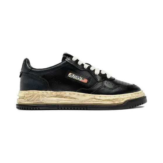 Autry x Maison Mihara Yasuhiro Medalist low-top leren “Black” (AVLMMMY2)