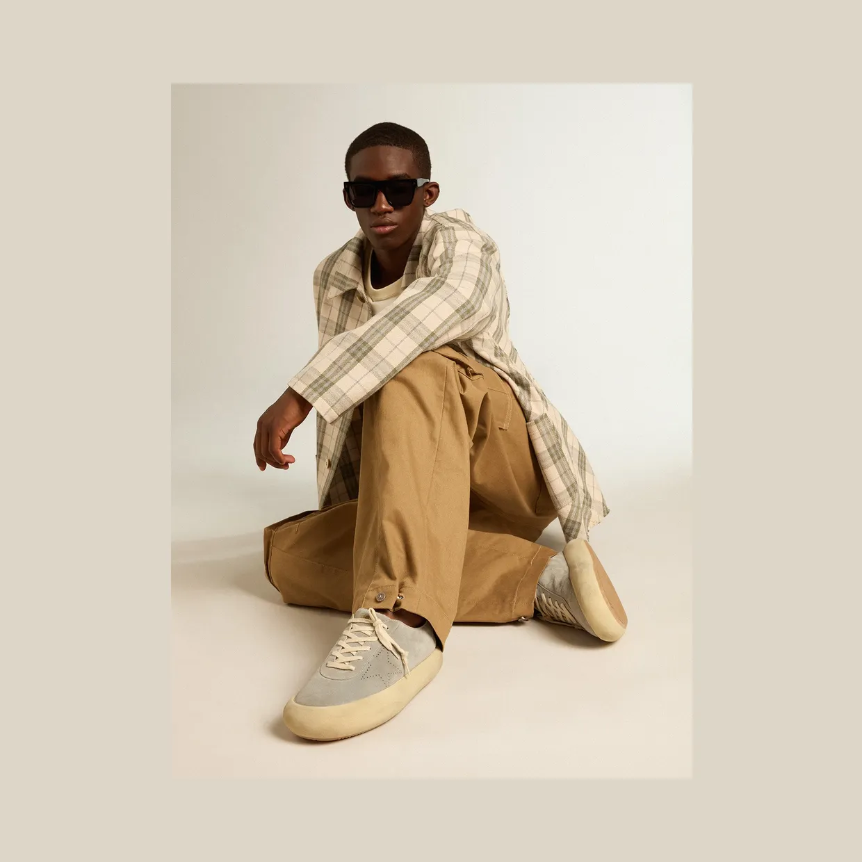 Golden Goose Space-Star Shoes In Ice-Gray Suede With Perforated Star (GMF00376.F005253.70100) (3)