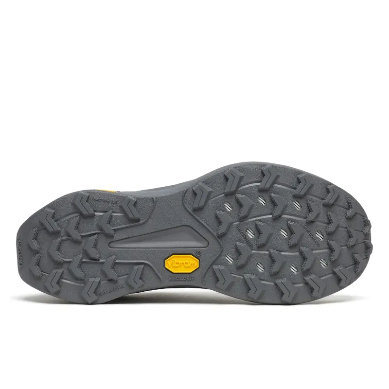 SAUCONY Peregrine 16 “Black / Carbon” (S11066-100)